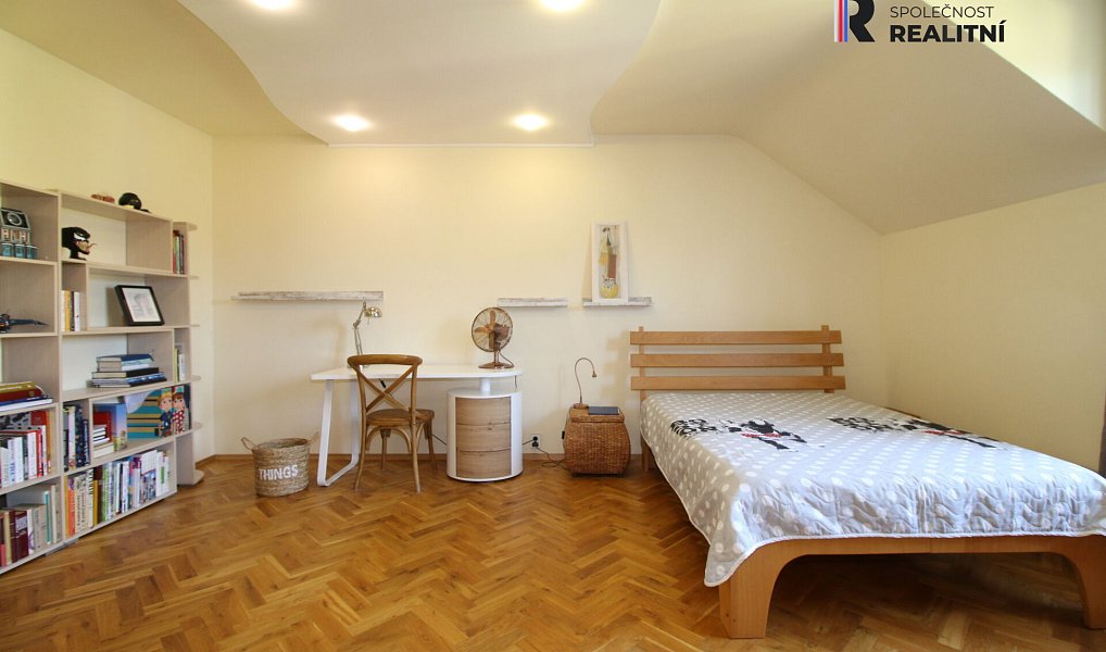 Prodej domu 705 m² s pozemkem 1 300 m², Hlohovec – náhled fotky 7
