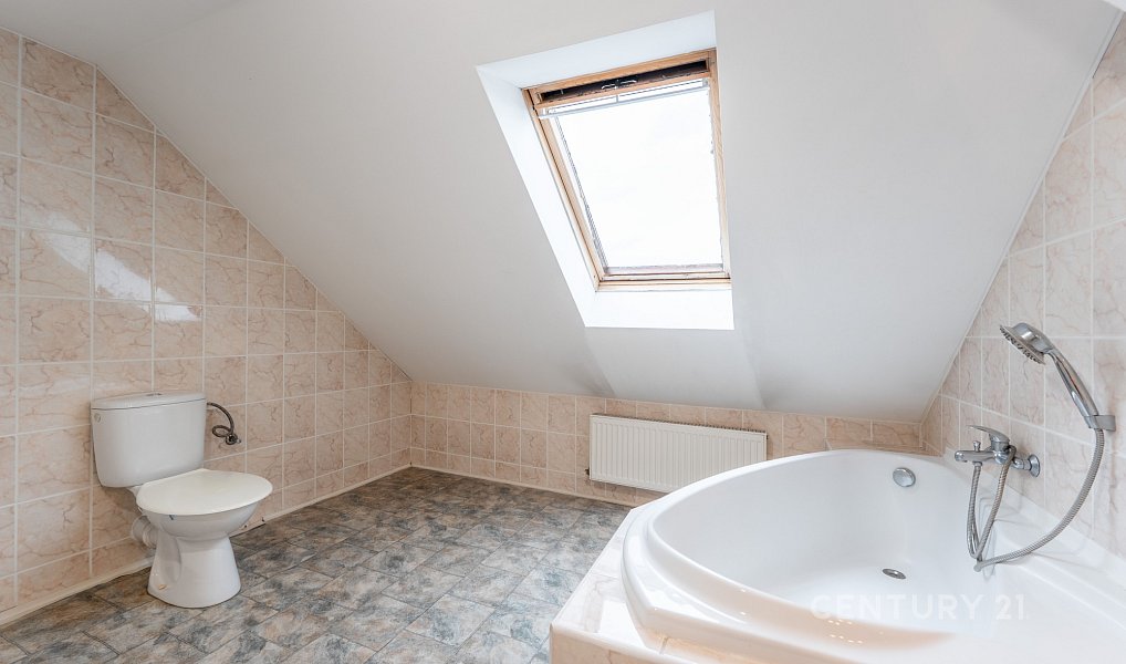 Prodej domu 196 m² s pozemkem 932 m², Tachov – náhled fotky 21