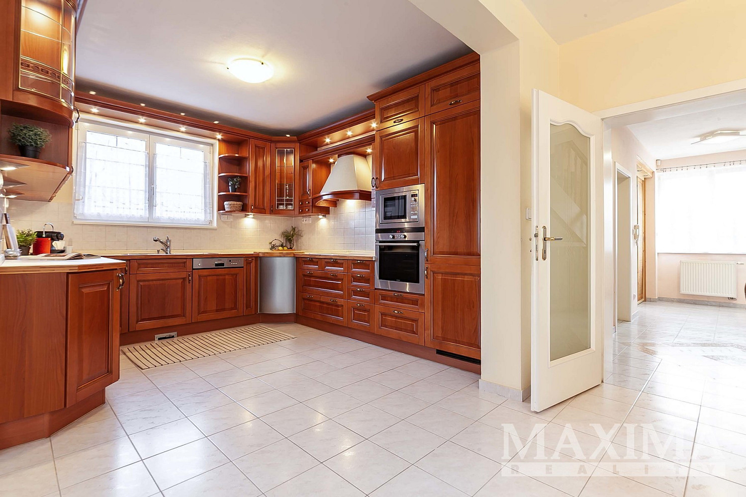 Prodej domu 348 m² s pozemkem 1 135 m² – fotografie 4