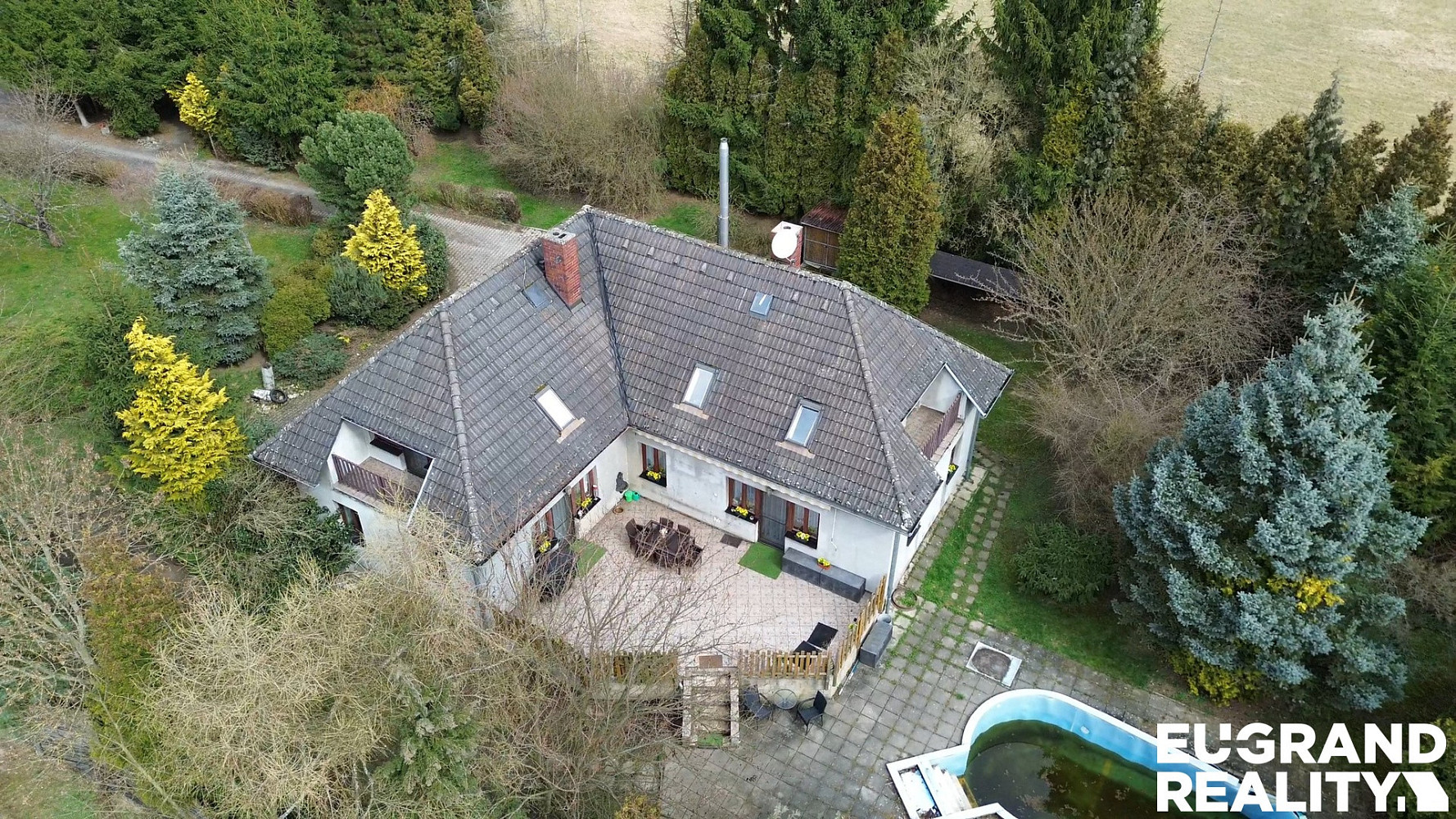Prodej domu 219 m² s pozemkem 2 691 m²