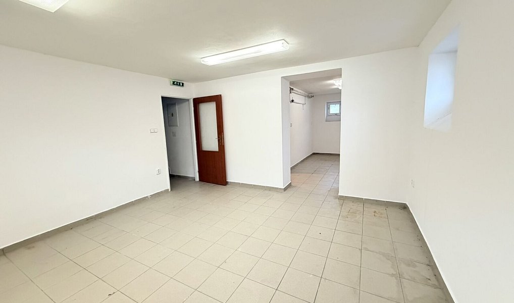 Prodej obchodních prostor 65 m², Vsetín – náhled fotky 13