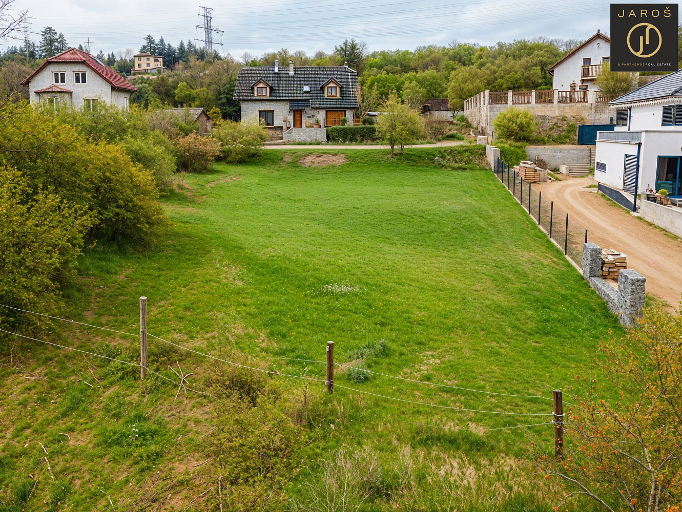 Prodej stavebního pozemku 850 m² — photo 2