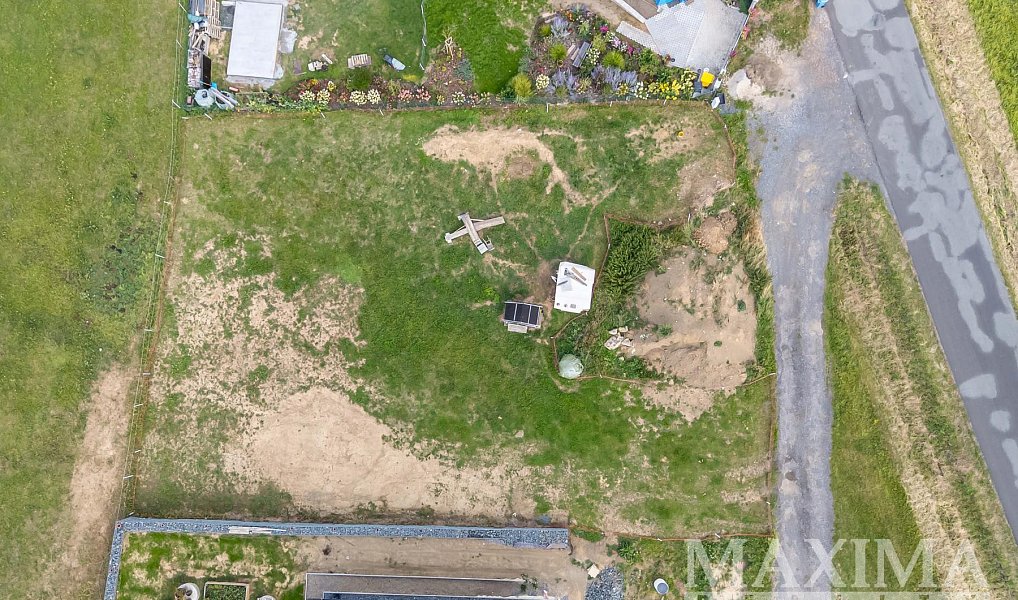 Prodej stavebního pozemku 1 000 m², Chlustina – náhled fotky 5