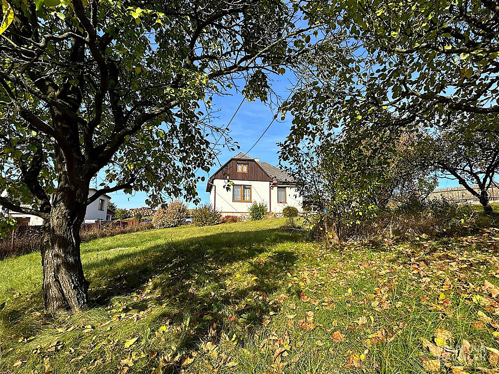 Prodej domu 157 m² s pozemkem 1 282 m² - Widok 2
