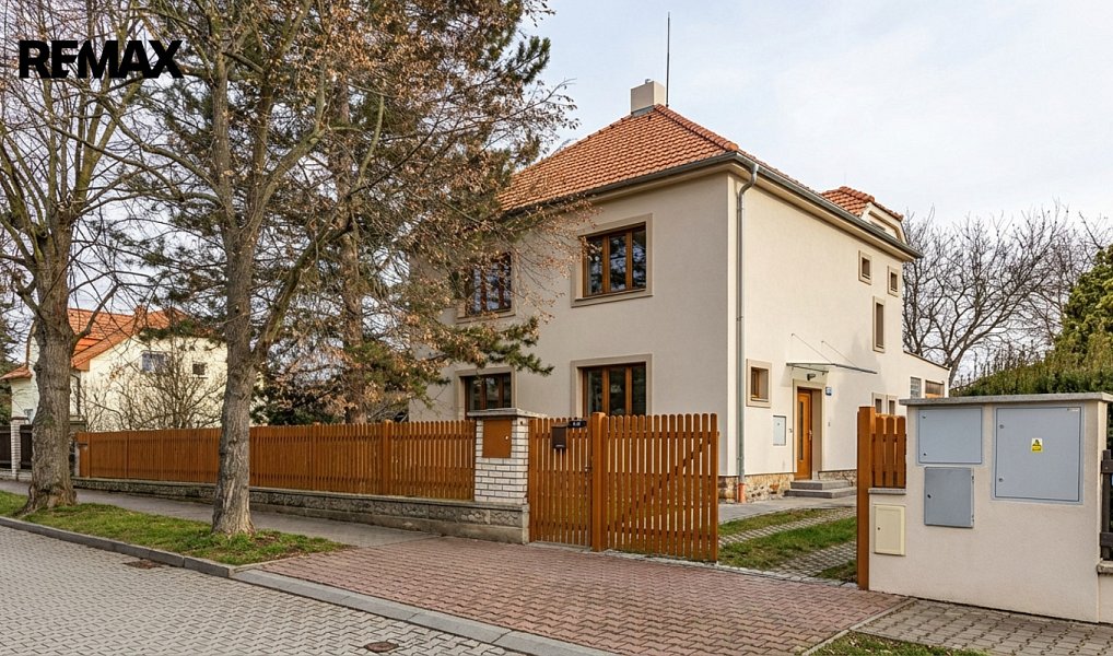 Prodej domu 235 m² s pozemkem 1 359 m², Praha – náhled fotky 2