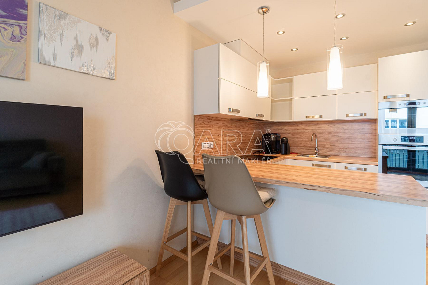 Pronájem bytu 1+kk 37 m² – fotografie 2