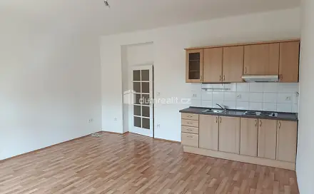 Pronájem bytu 1+kk 35 m², Za poštou, Praha 10 - Strašnice