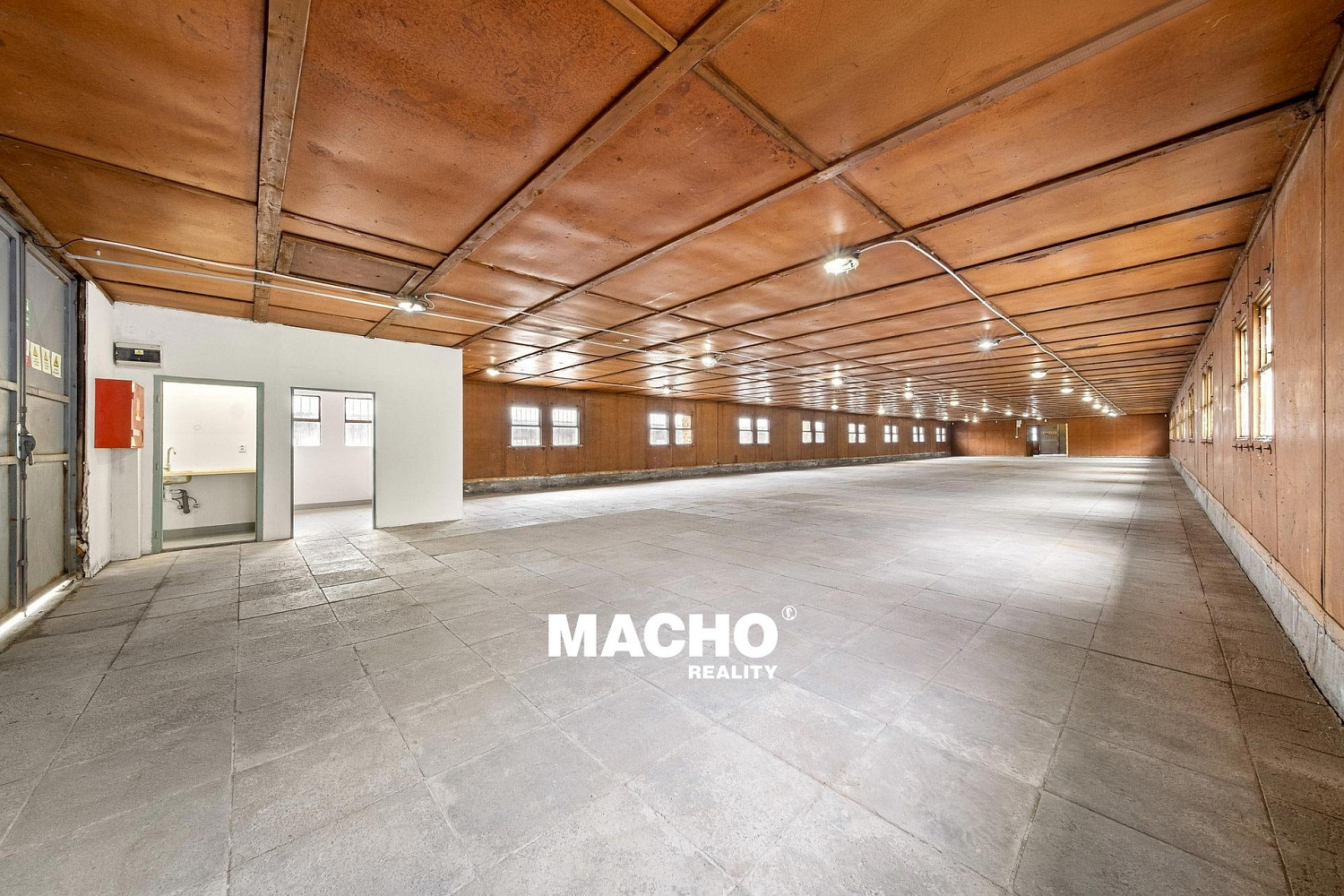 Pronájem skladovacích prostor 588 m² — photo 2
