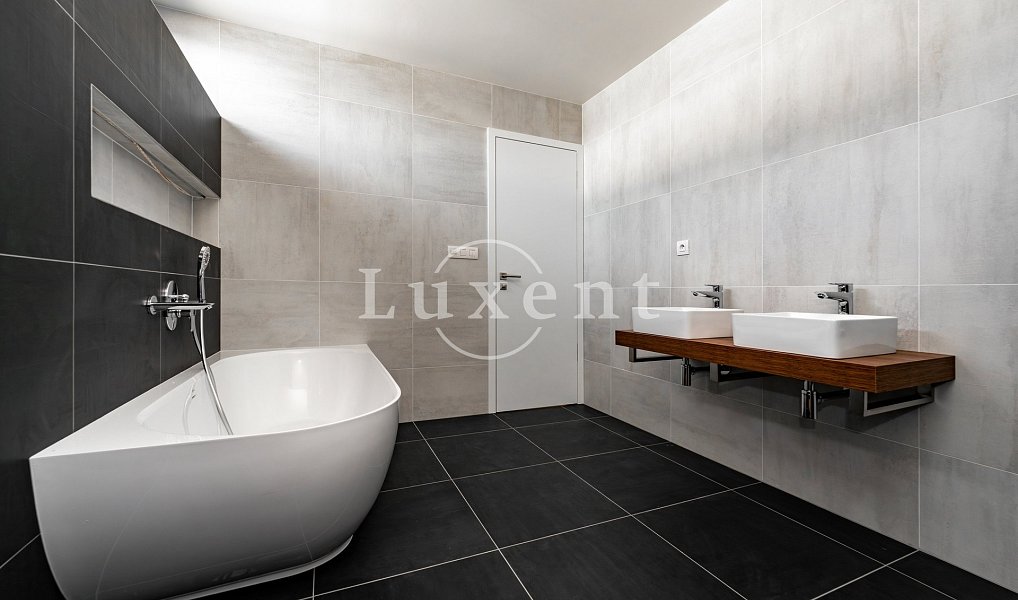 Prodej domu 350 m² s pozemkem 1 069 m², Velké Popovice – náhled fotky 17