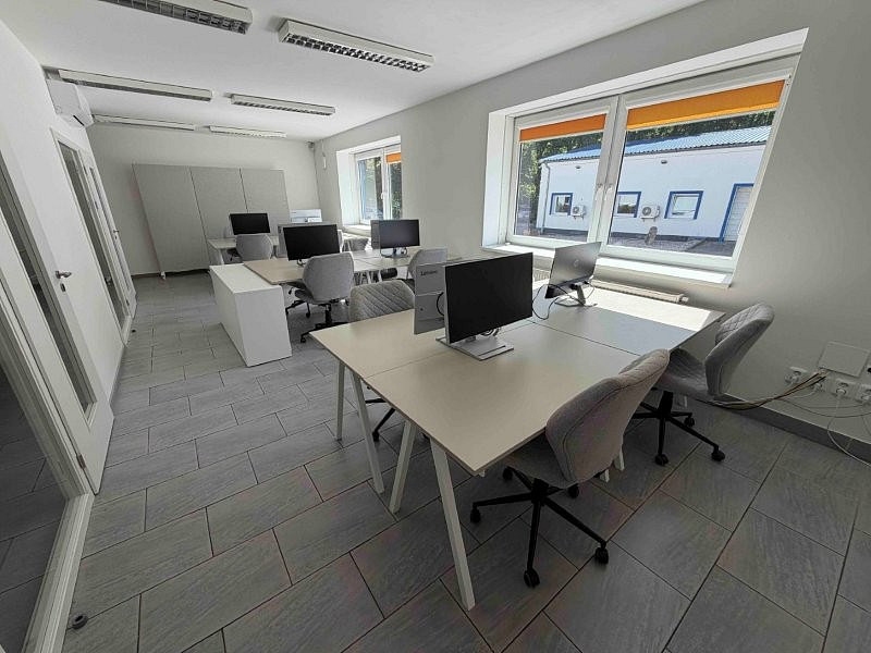Pronájem kanceláře 60 m² – fotografie 2
