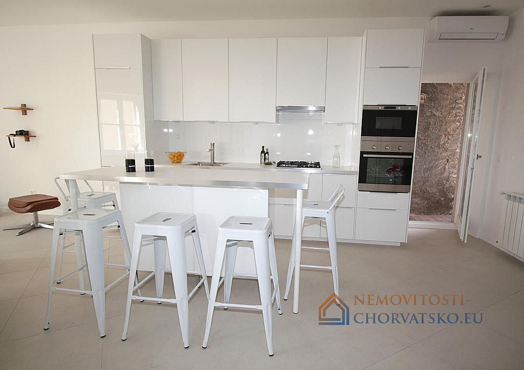 Prodej bytu 2+kk 61 m² – pohled 2