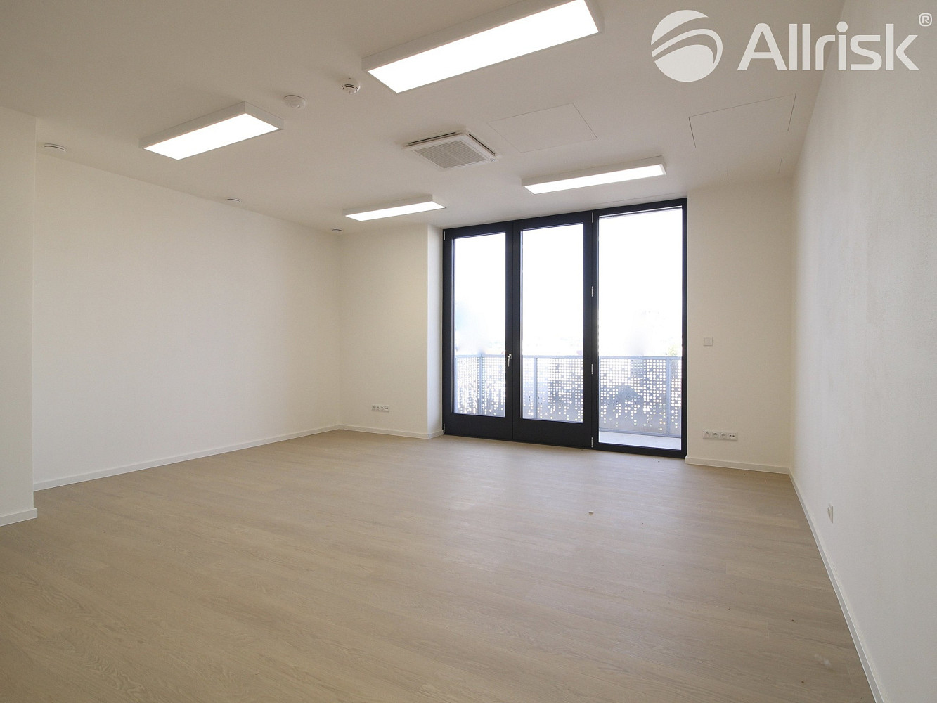 Pronájem kanceláře 48 m² – fotografie 3