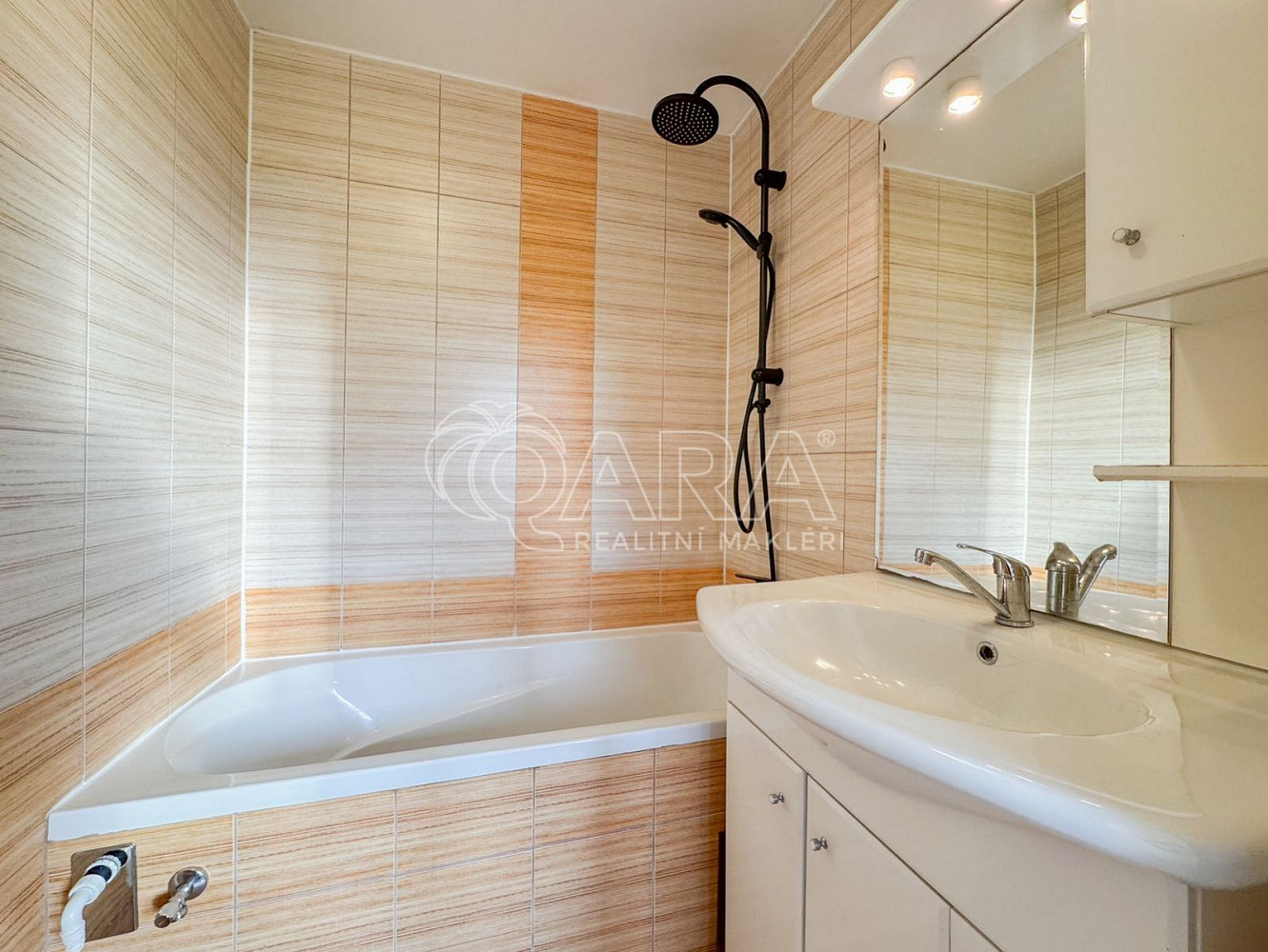 Pronájem bytu 3+1 65 m² — photo 3