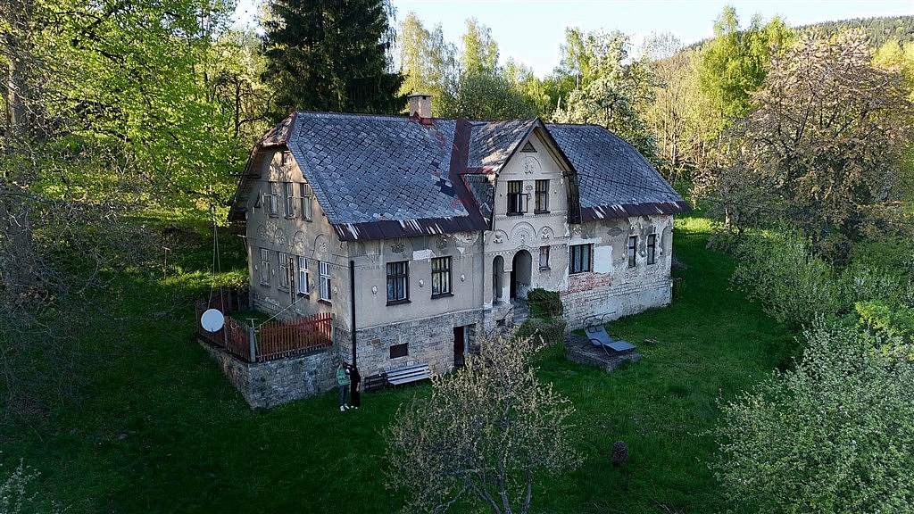 Prodej domu 488 m² s pozemkem 1 781 m² – pohled 2