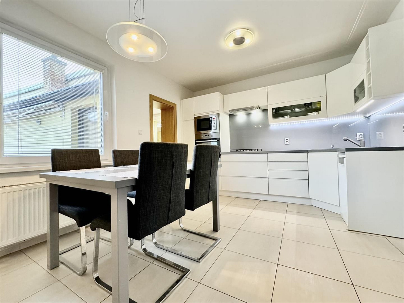 Pronájem domu 150 m² s pozemkem 463 m² — photo 2