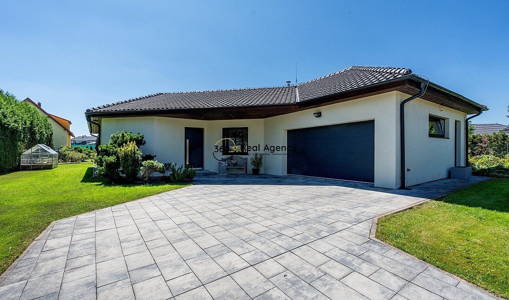 Prodej domu 214 m² s pozemkem 1 240 m², Trnová – náhled fotky 28