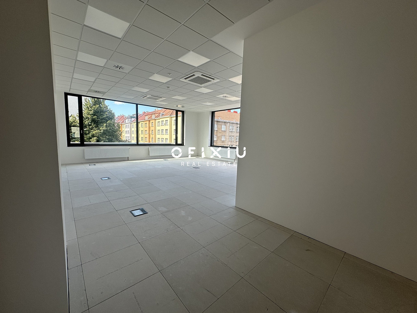 Pronájem kanceláře 1 733 m² – fotografie 2