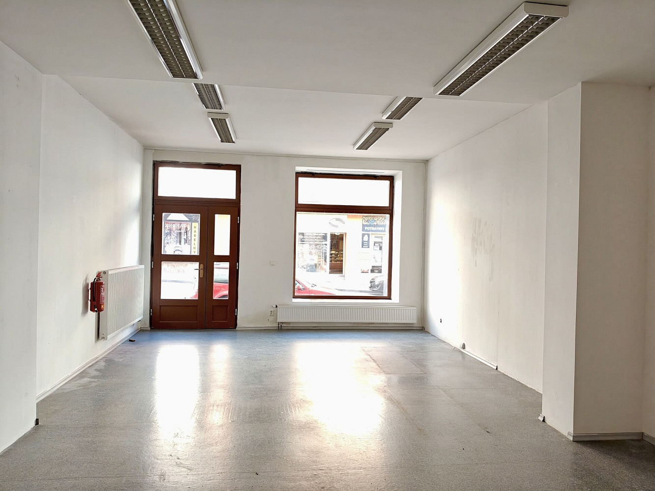 Pronájem obchodních prostor 91 m² — photo 3