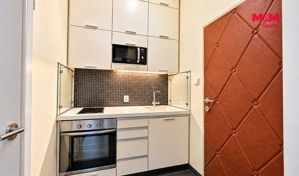 Prodej bytu 1+kk 28 m², Praha – náhled fotky 2