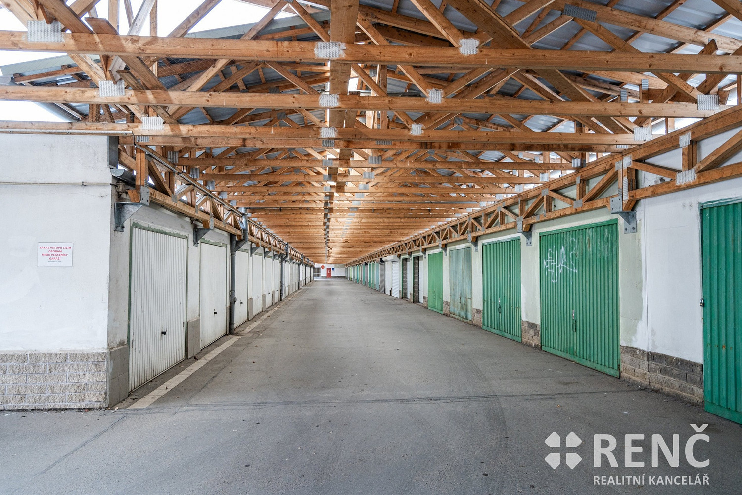 Prodej nadstandardní samostatné garáže o ploše 62,9 m2 na ulici Petra Křivky, Brno Nový Lískovec. – fotografie 5