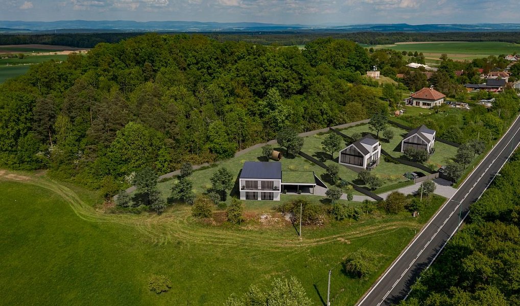 Prodej stavebního pozemku 3 712 m², Veliny – náhled fotky 3