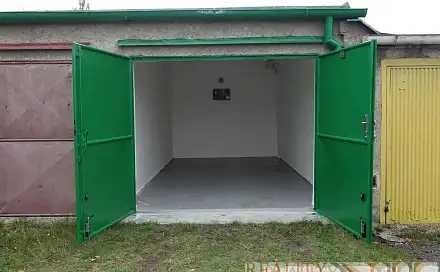 Nabízíme k prodeji pěknou prostornou garáž, Plzeň - Koterov