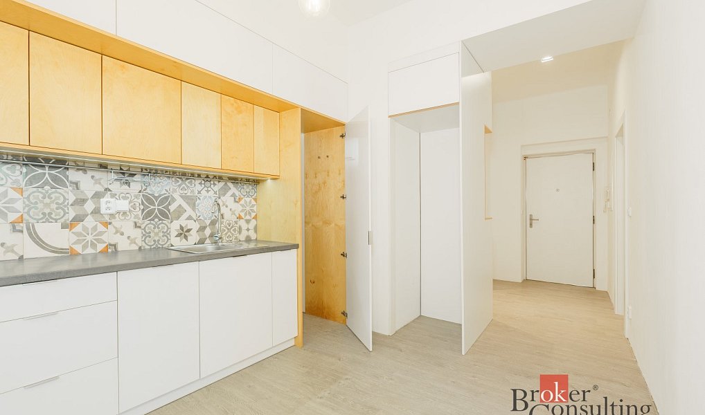 Pronájem bytu 2+1 74 m², Liberec – náhled fotky 3