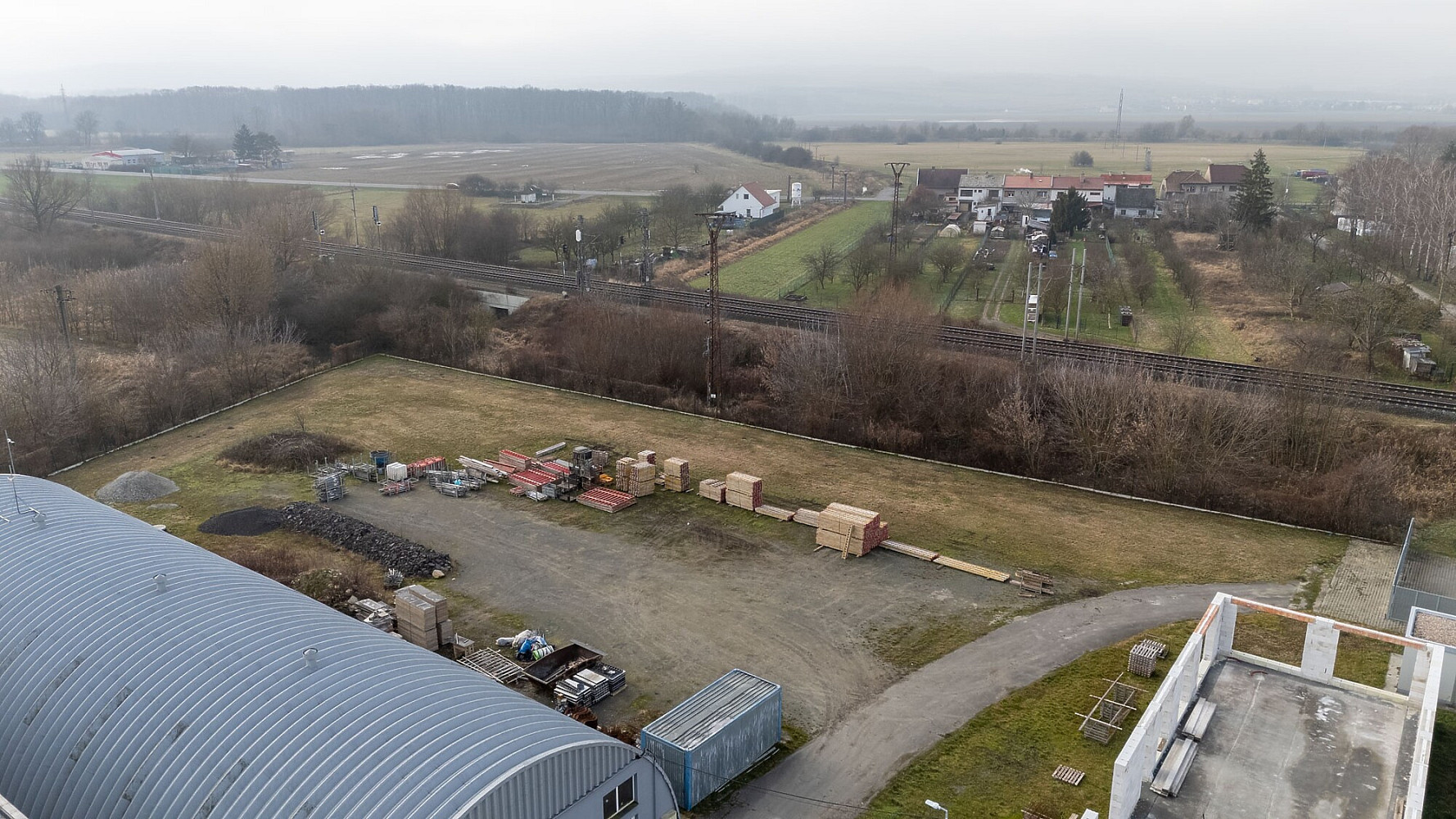 Pronájem komerčního pozemku 1 180 m²