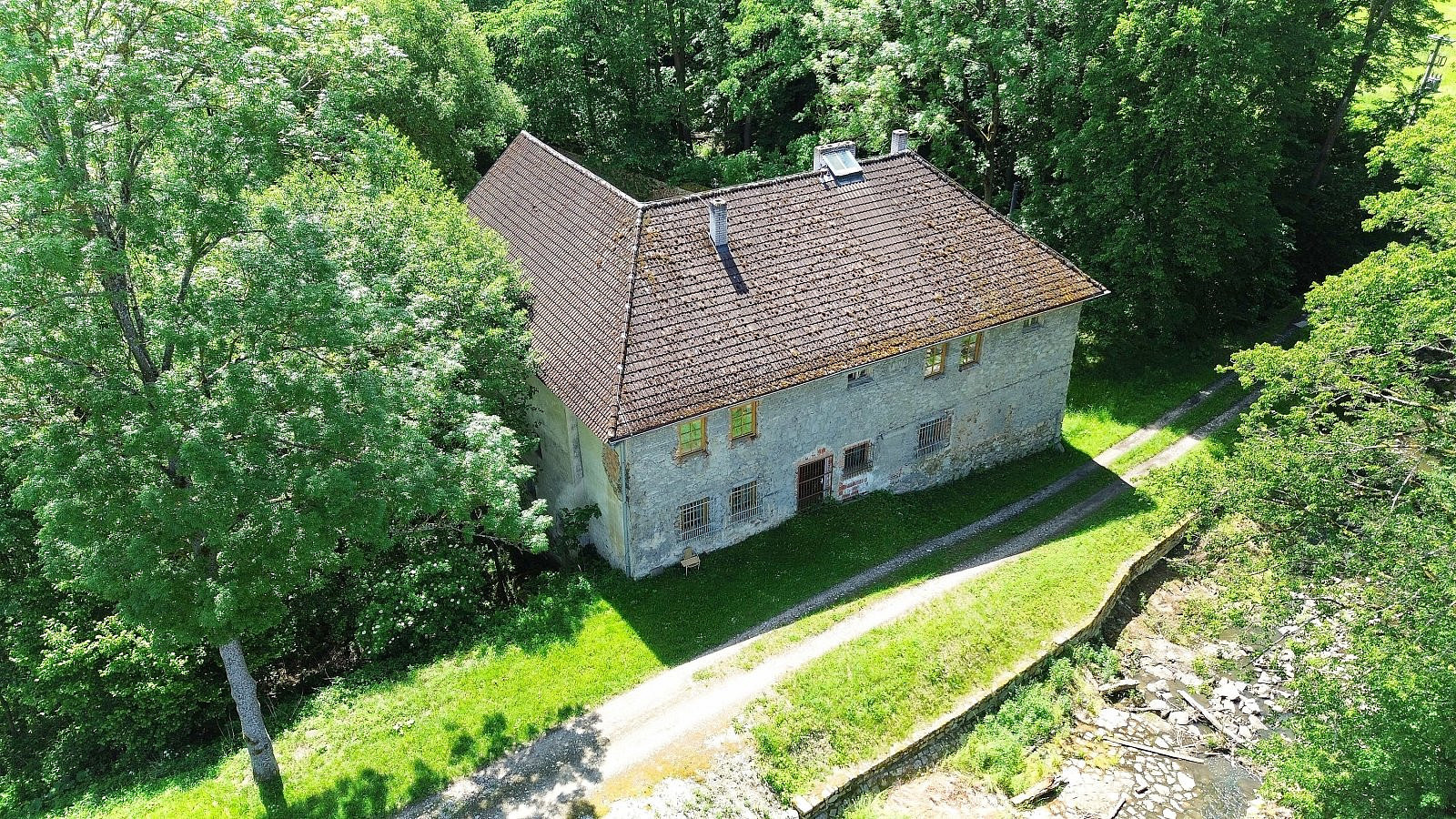 Prodej domu 520 m² s pozemkem 2 024 m²