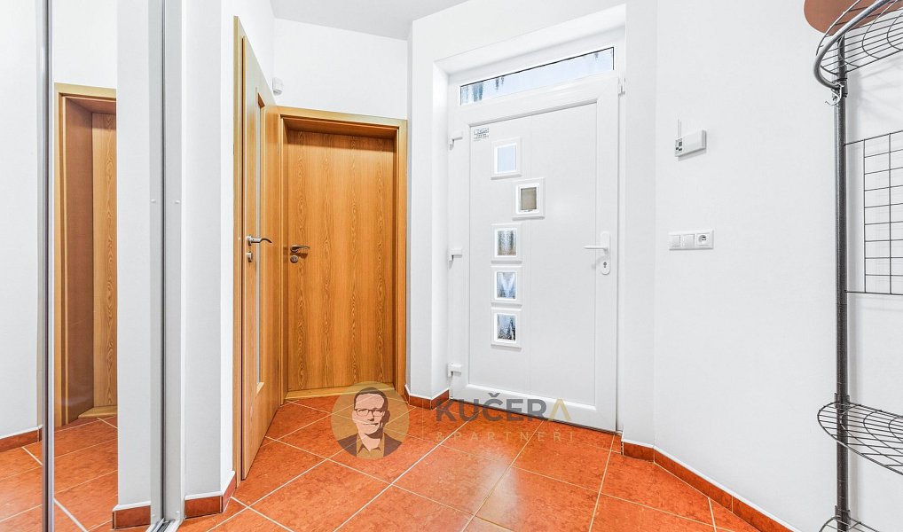 Prodej domu 488 m² s pozemkem 1 376 m², Jesenice – náhled fotky 32
