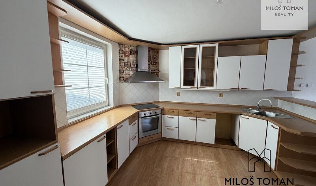 Prodej domu 230 m² s pozemkem 559 m², Klatovy – náhled fotky 3