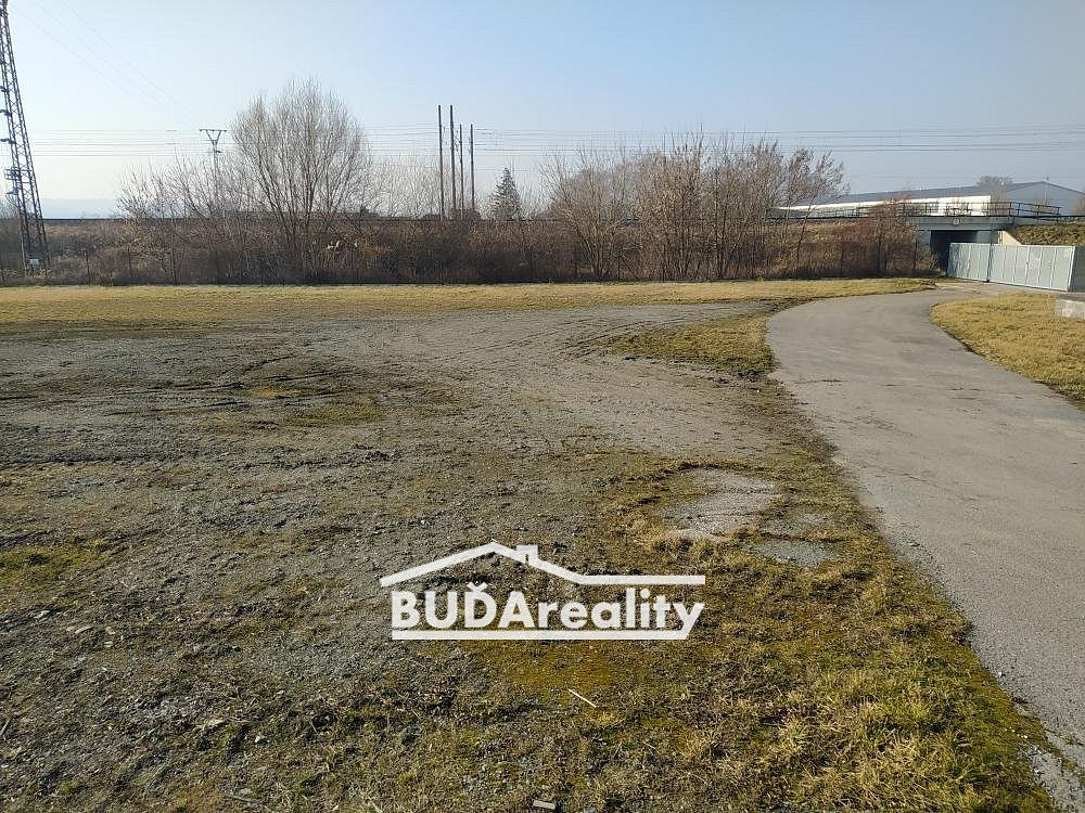 Pronájem komerčního pozemku 1 000 m²