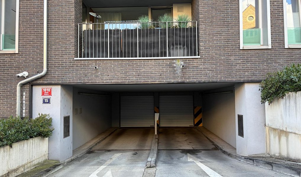 Pronájem garážového stání 12m2 Švédská, Praha - Smíchov, Praha – náhled fotky 2