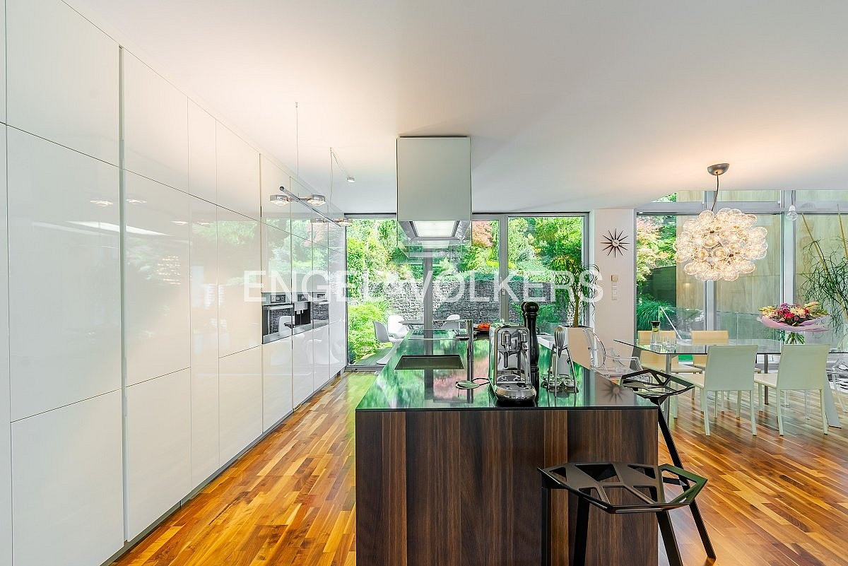Prodej domu 300 m² s pozemkem 388 m² – fotografie 2