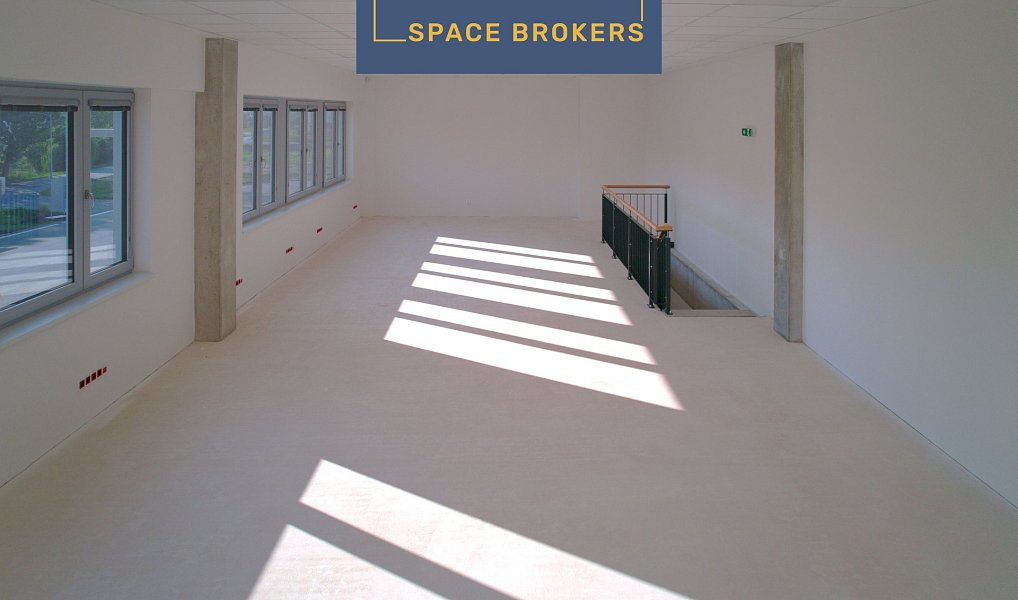 Pronájem skladovacích prostor 1 000 m², Mikulov – náhled fotky 4