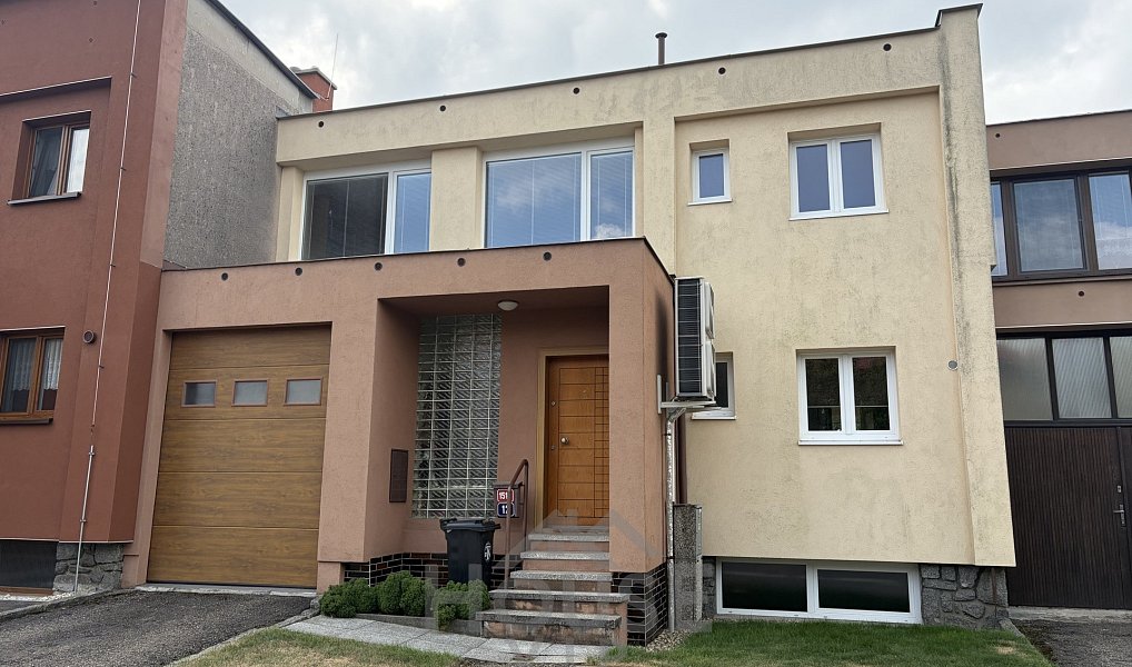 Prodej domu 280 m² s pozemkem 466 m², Benešov – fotka 1 z 22
