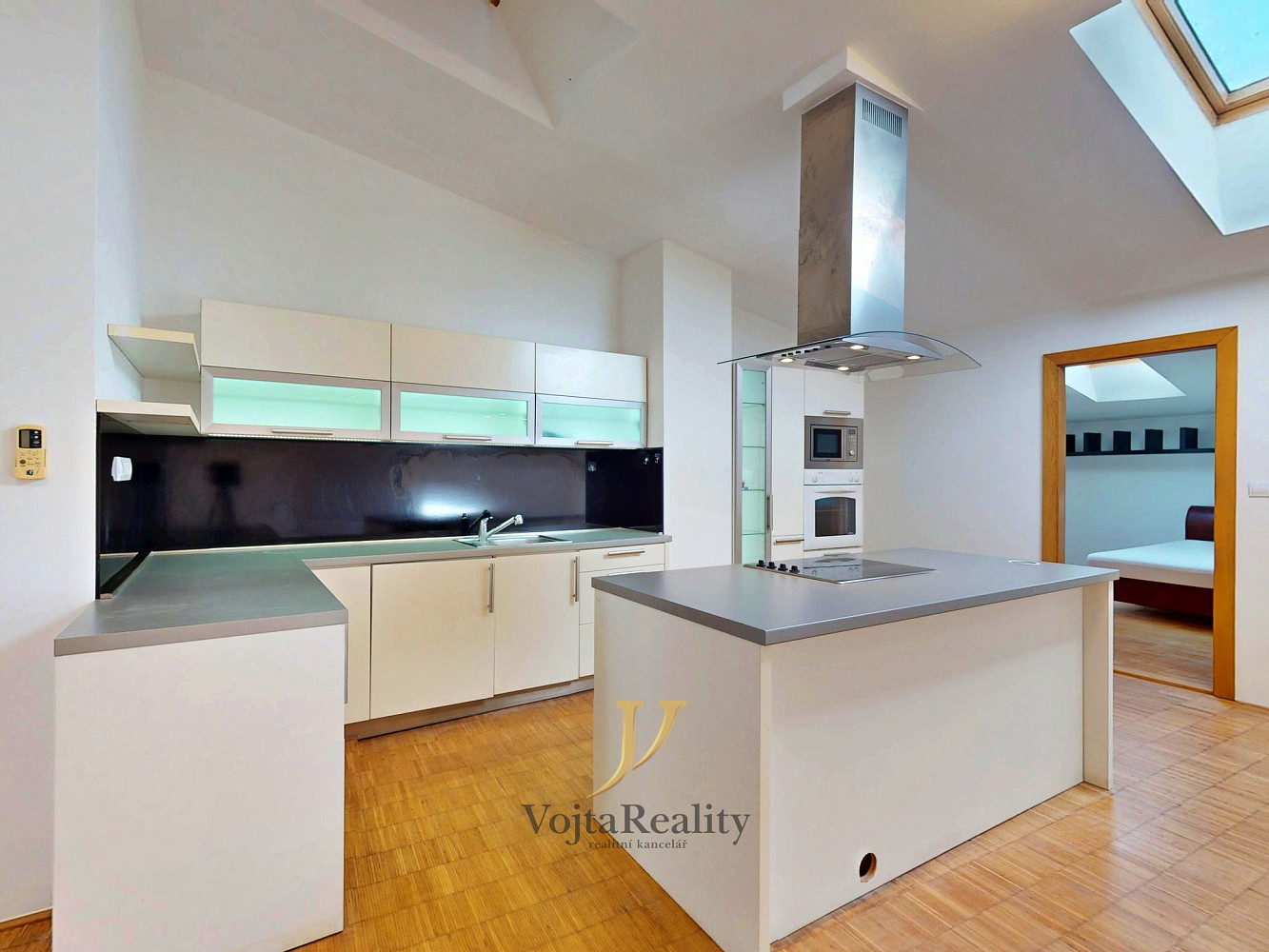 Pronájem bytu 3+kk 75 m² — photo 2
