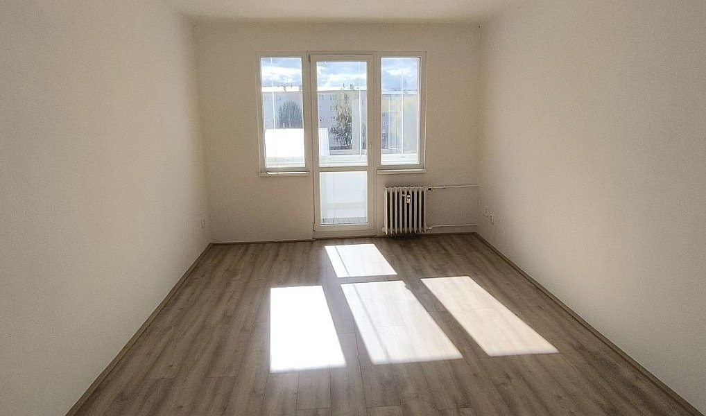 Pronájem bytu 2+1 56 m², Cheb – náhled fotky 3