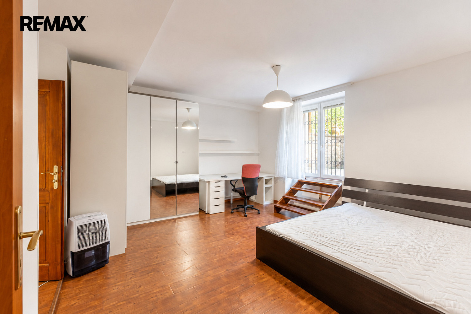 Pronájem bytu 2+kk 85 m² – fotografie 5