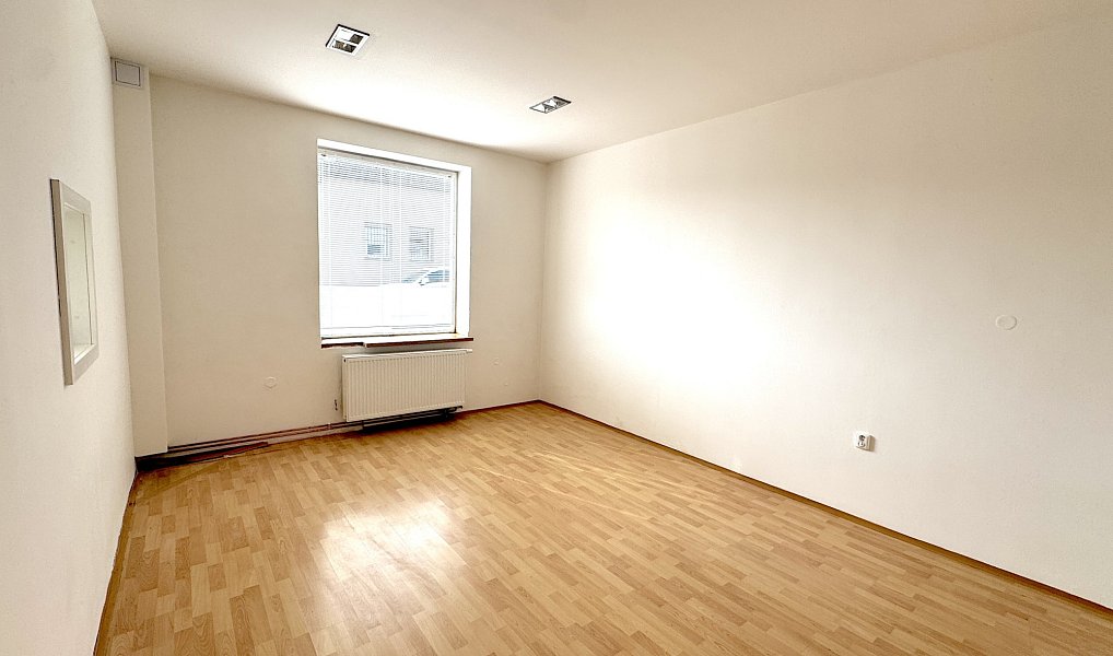 Pronájem obchodních prostor 80 m², Benešov – náhled fotky 7