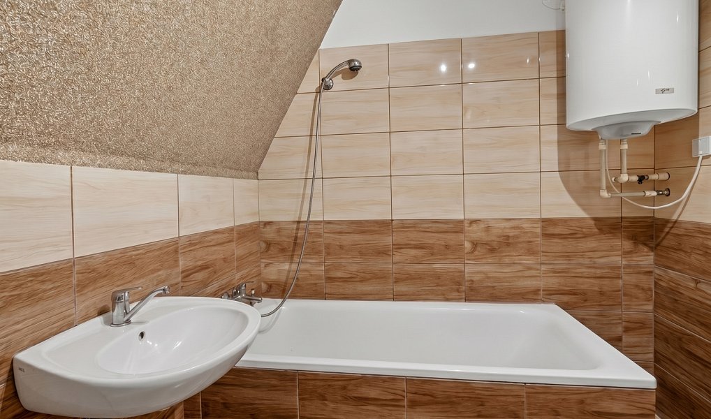 Prodej domu 328 m² s pozemkem 399 m², Hostomice – náhled fotky 15