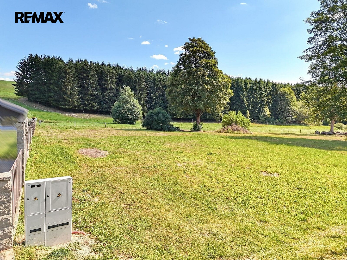 Prodej stavebního pozemku 898 m² – fotografie 2