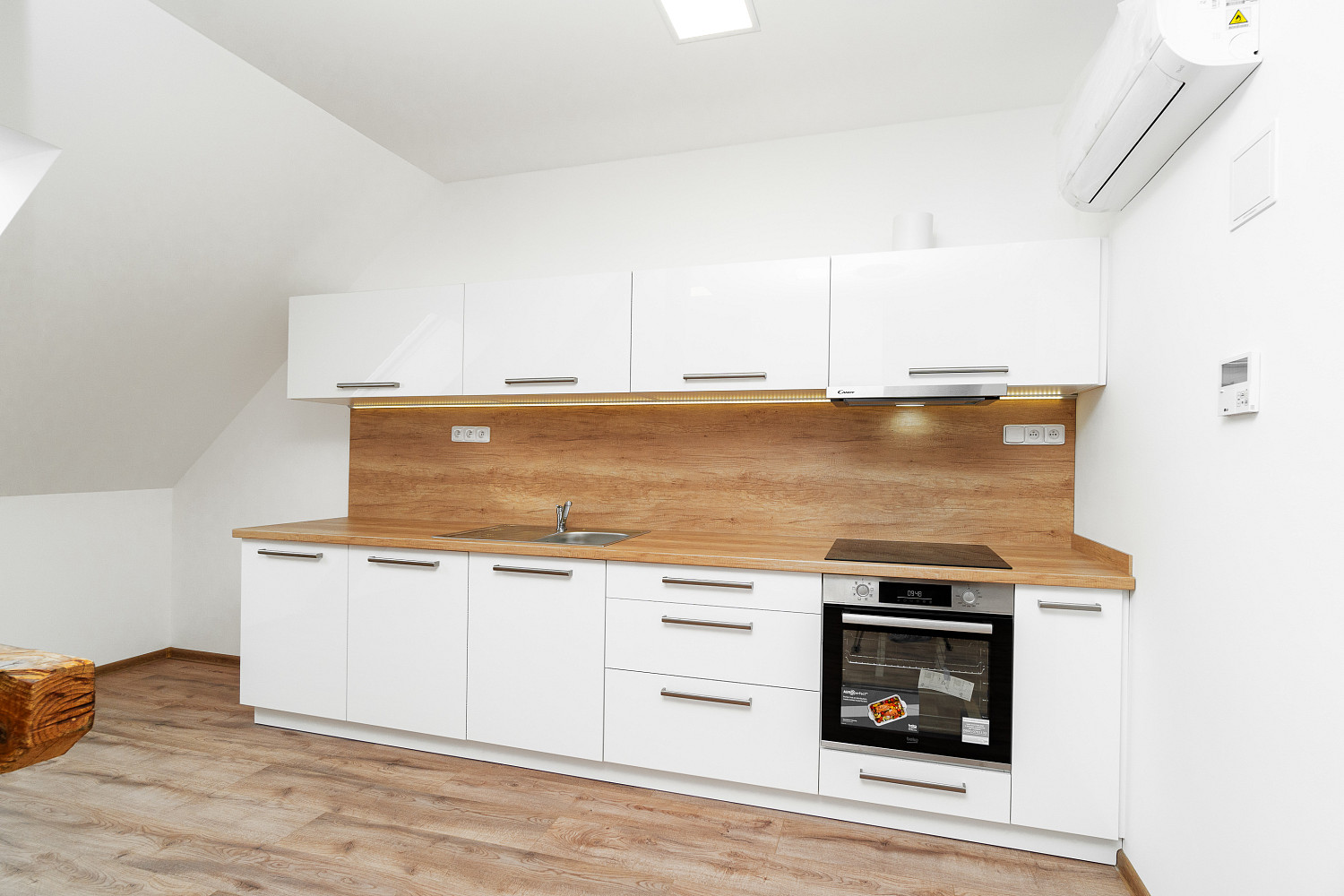 Pronájem bytu 3+kk 70 m² – pohled 3