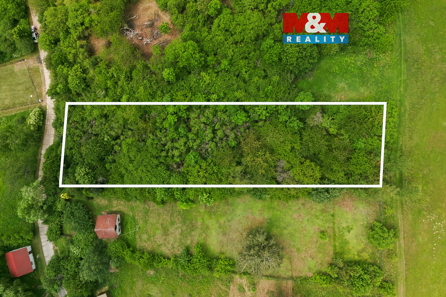 Prodej stavebního pozemku 2 033 m²