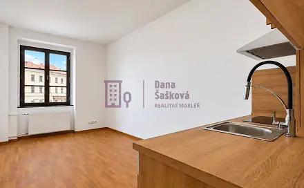 Pronájem bytu 1+kk 20 m², nám. Míru, Jindřichův Hradec - Jindřichův Hradec I