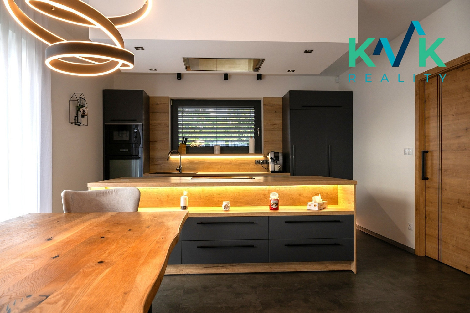 Prodej domu 228 m² s pozemkem 1 069 m²