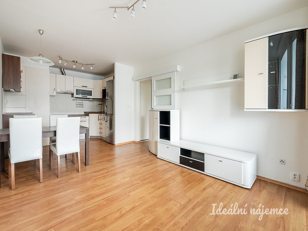 Pronájem bytu 3+kk 67 m² – fotografie 3
