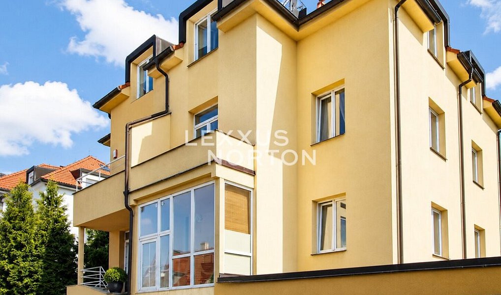 Pronájem domu 300 m² s pozemkem 1 000 m², Praha – náhled fotky 12