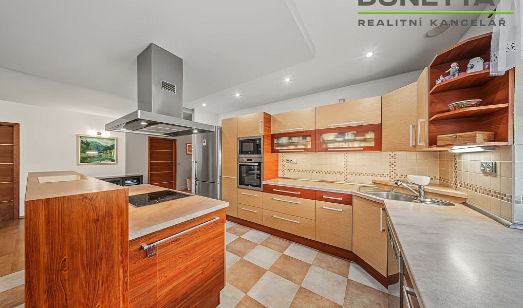 Prodej domu 233 m² s pozemkem 1 194 m², Mokrovousy – náhled fotky 2