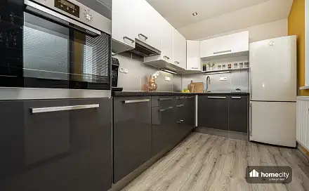 Prodej bytu 3+1 70 m², Stavbařů, Pardubice - Polabiny